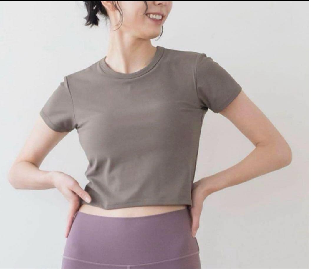 スカーラ☆ラバ☆カップ付クロップドTシャツ☆新品☆Mサイズ