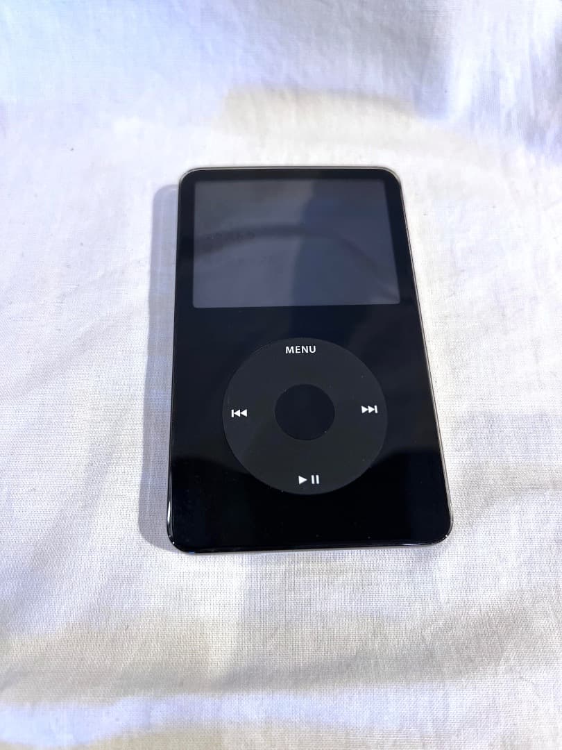 iPod Classic ブラック 30GB 動作確認済 スタンドほか付属品付
