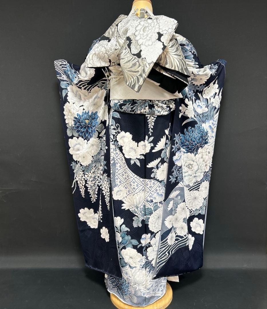 紺地の豪華な牡丹と菊の振袖フルセット(ガード加工・正絹胴裏)