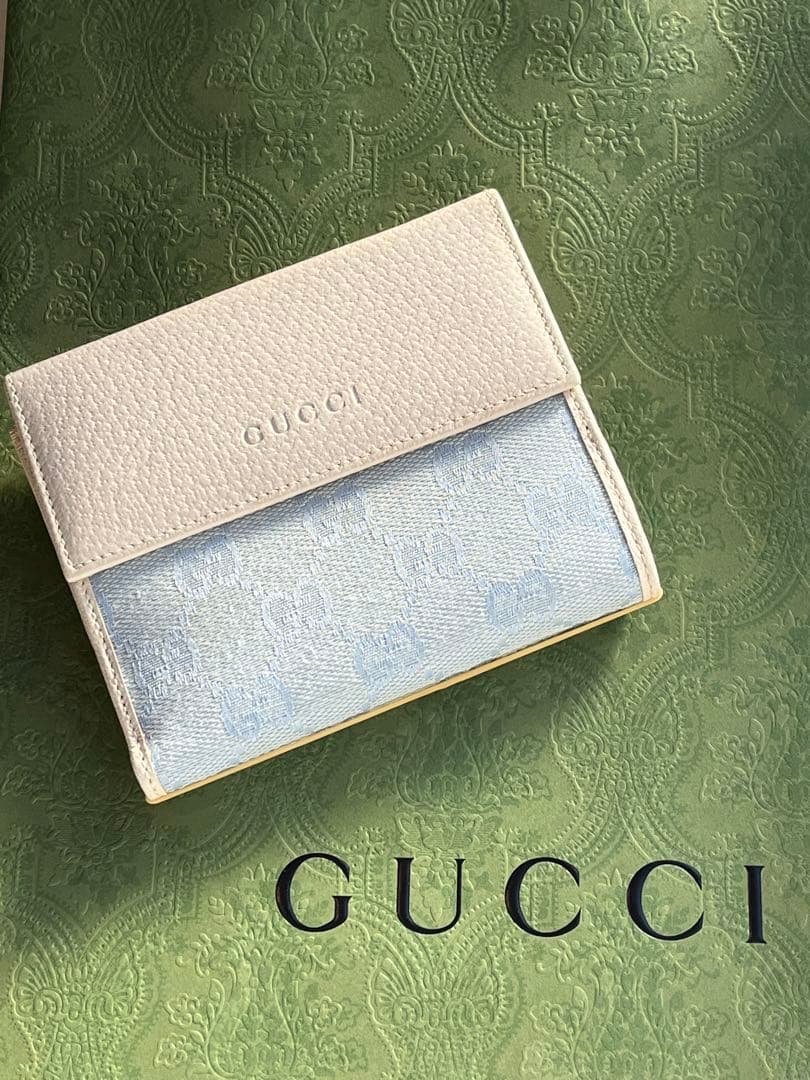 【新品未使用】GUCCI 二つ折り財布　GGキャンバス　水色&ホワイト