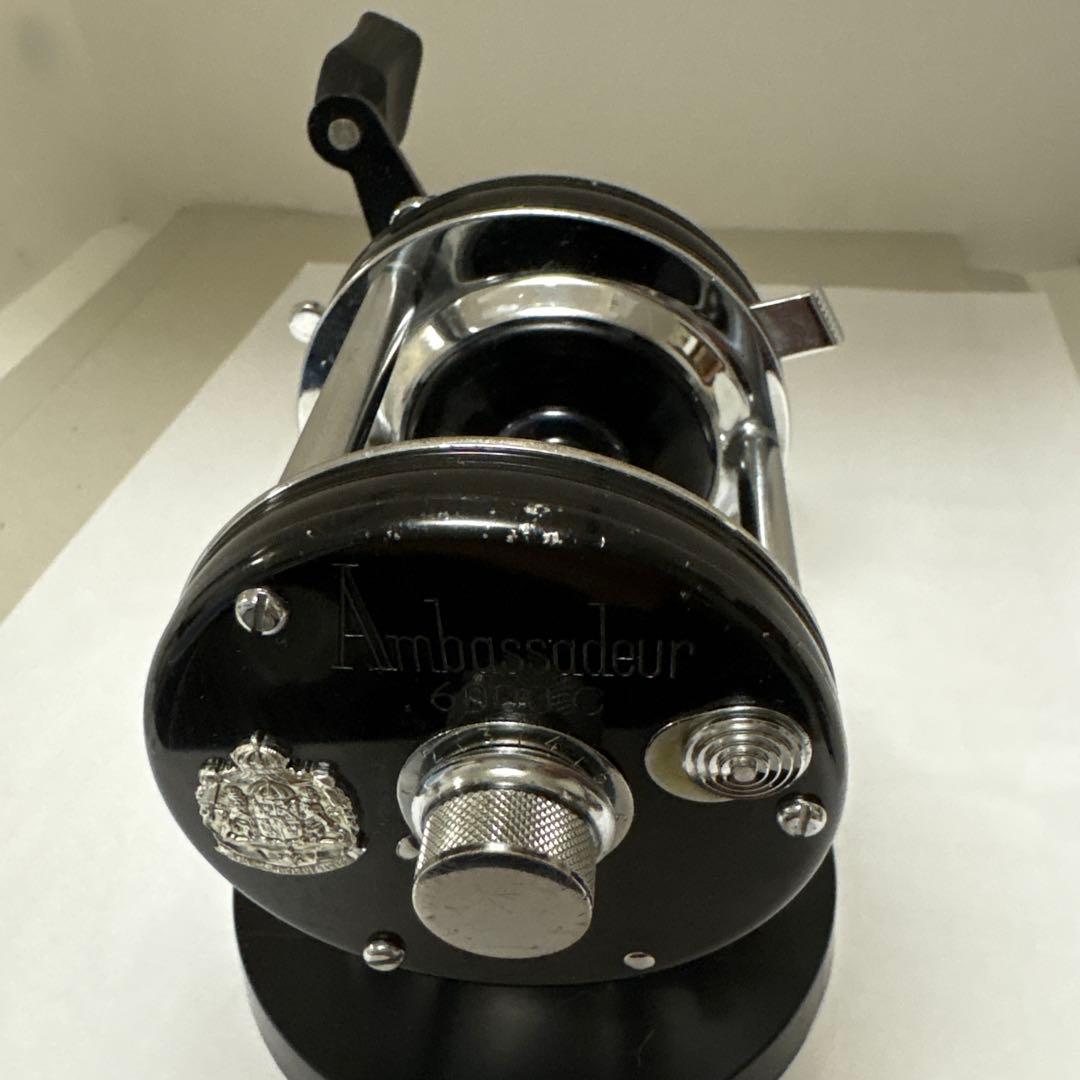 Ambassadeur 6000cベイトリール 黒と銀
