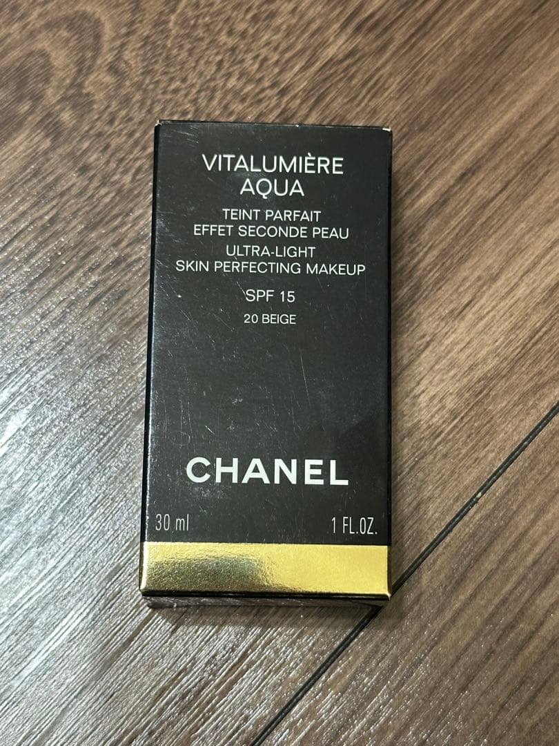 CHANEL VITALUMIÈRE AQUA 20 BEIGE