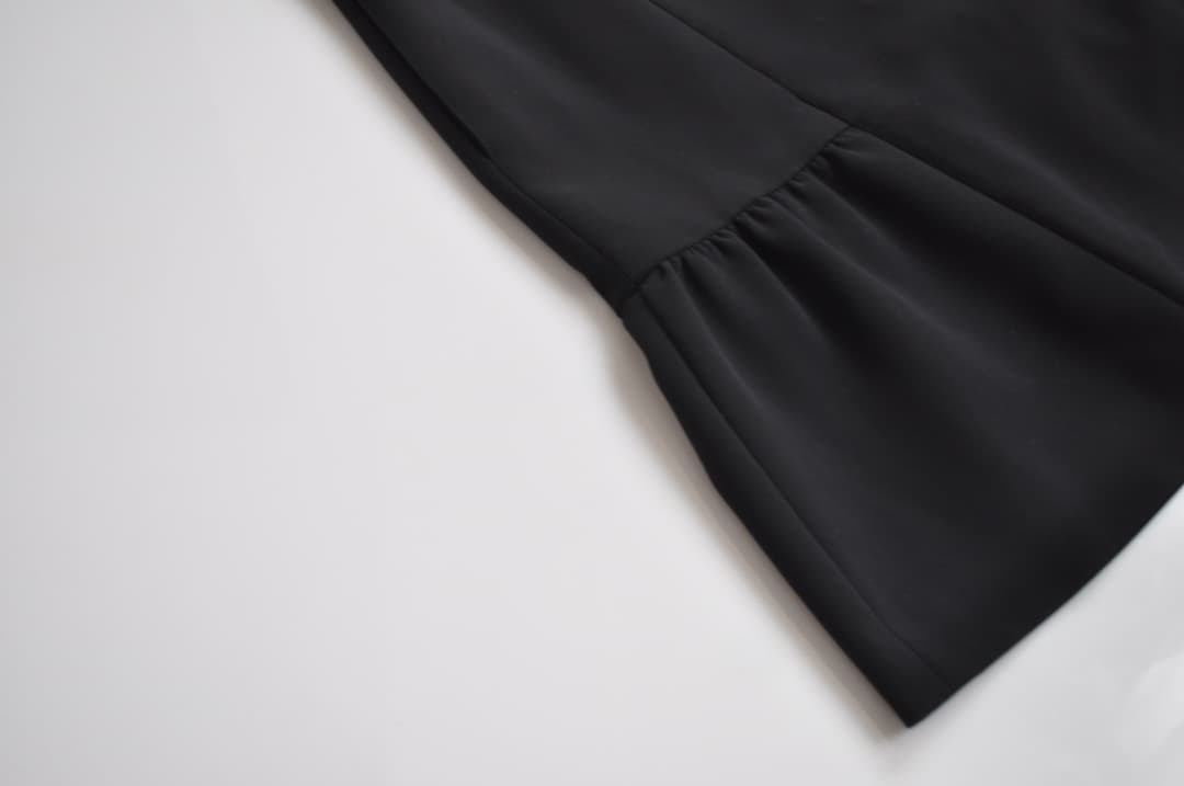 ルネ ♡ 上品 バイカラーワンピース 黒×アイボリー白 フロント小リボン