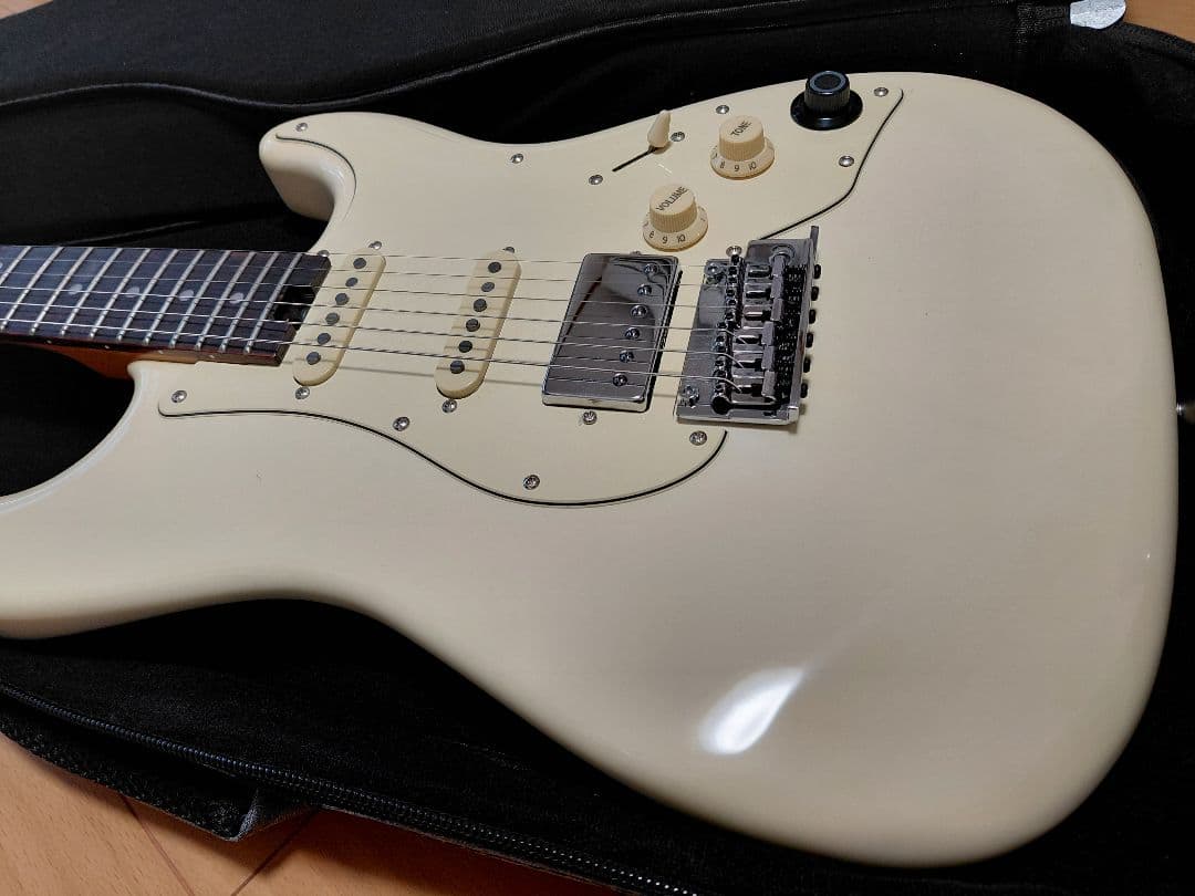 ヘッドホン付き　Mooer GTRS S800 アイボリーホワイト