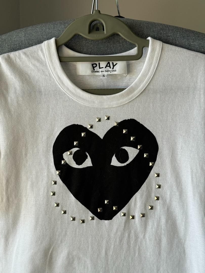 PLAYハートプリント TシャツS Tシャツ