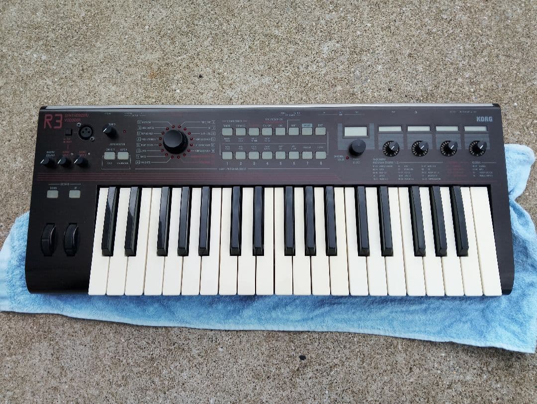 J*k様 コルグ　R3 シンセサイザー　中古