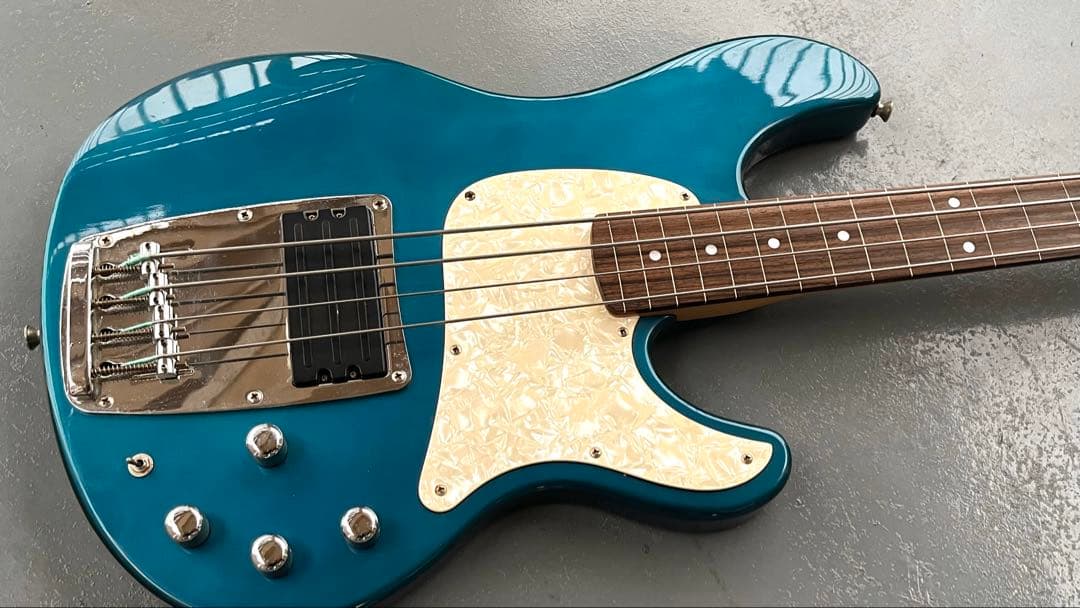 Ibanez ATK300FL フレットレスベース