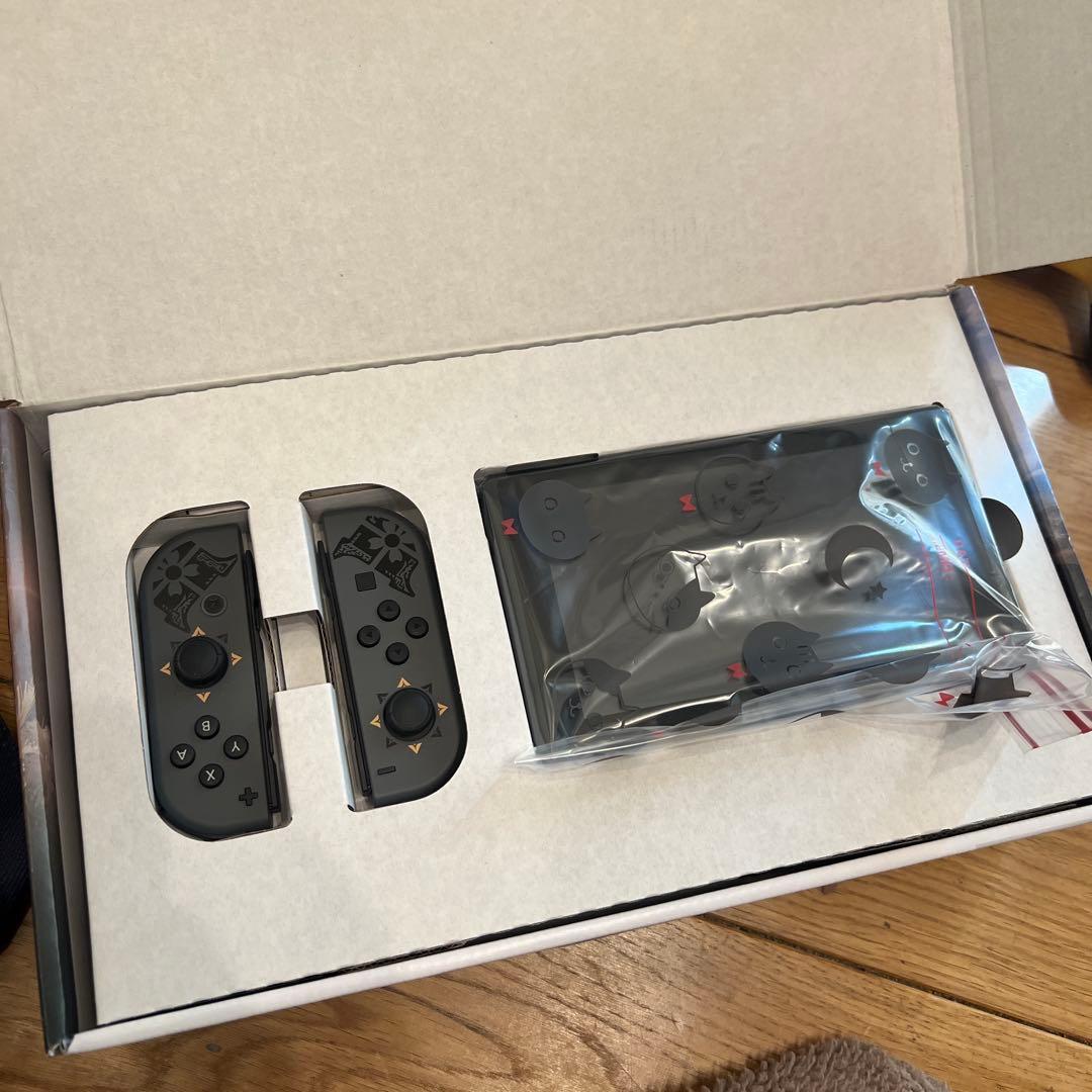 ほぼ未使用Nintendo Switch 本体 モンハンモデルコントローラー付き
