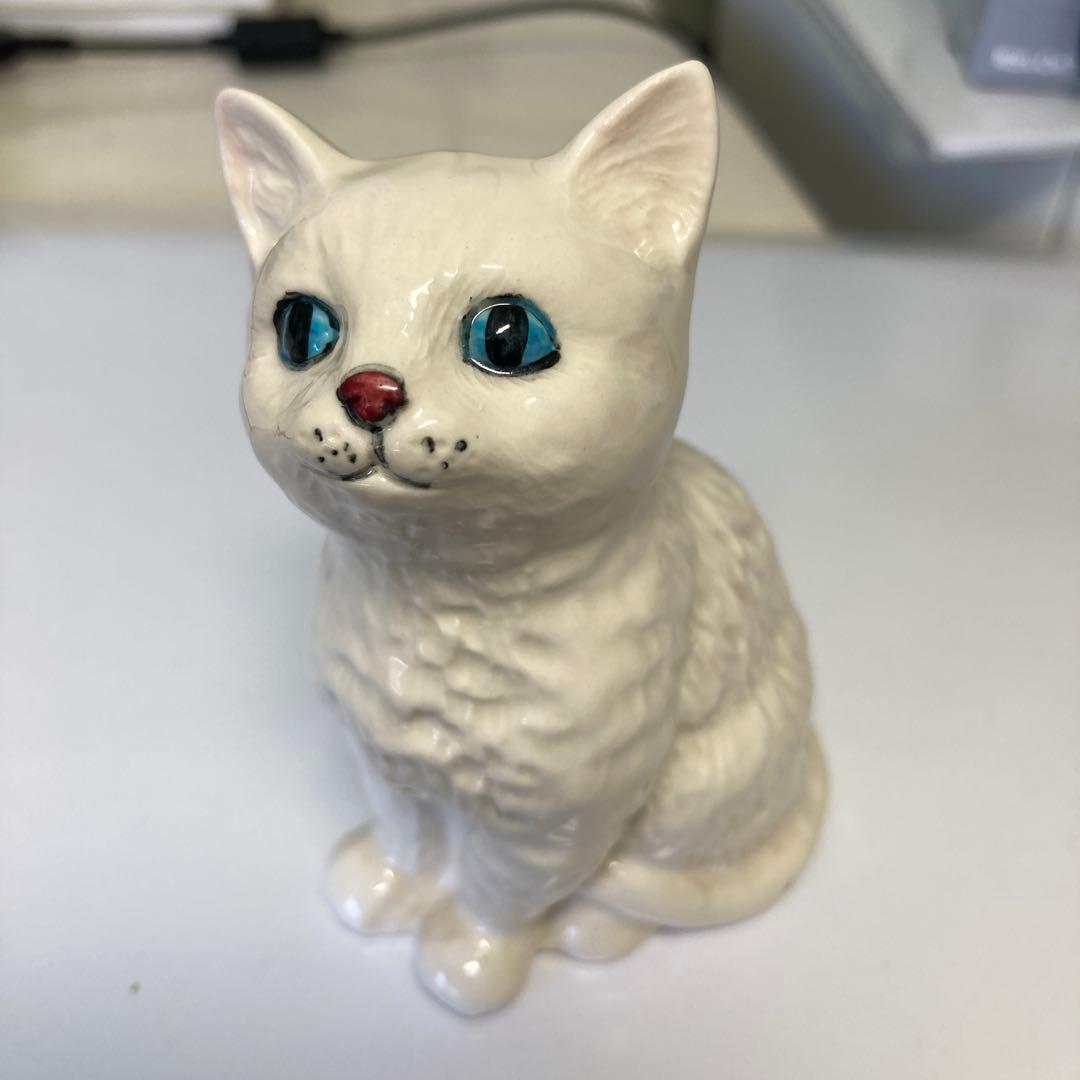 ロイヤルドルトン　ビンテージ白い猫のアンティーク置物