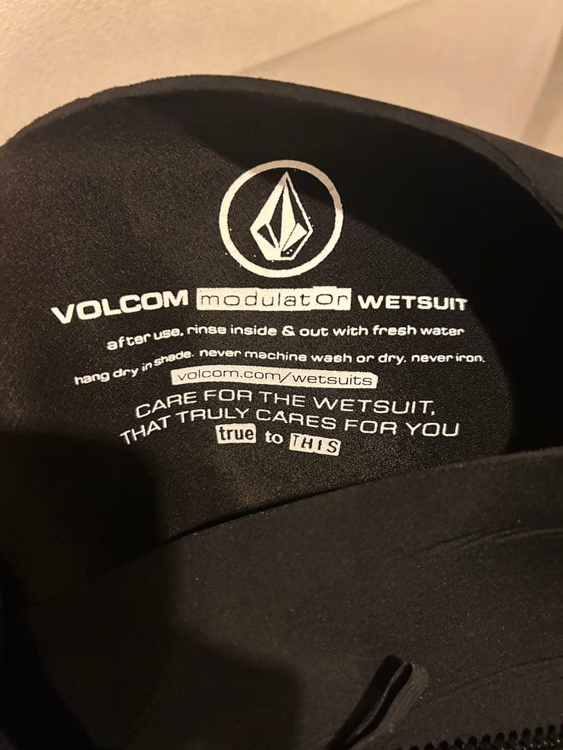 (新品)VOLCOM modulator wetsuit ブラック フルスーツ