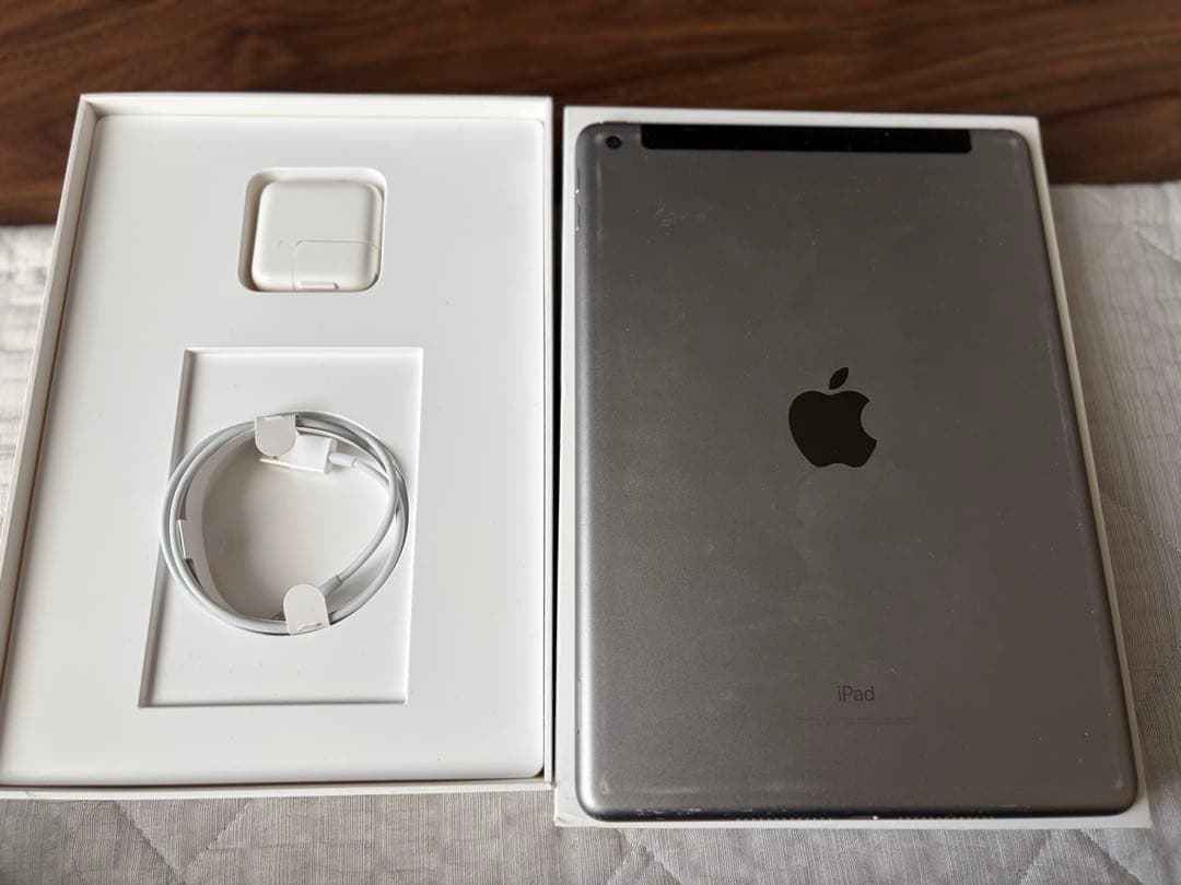 iPad (第5世代) Wi-Fi+Cellular 32GB スペースグレイ