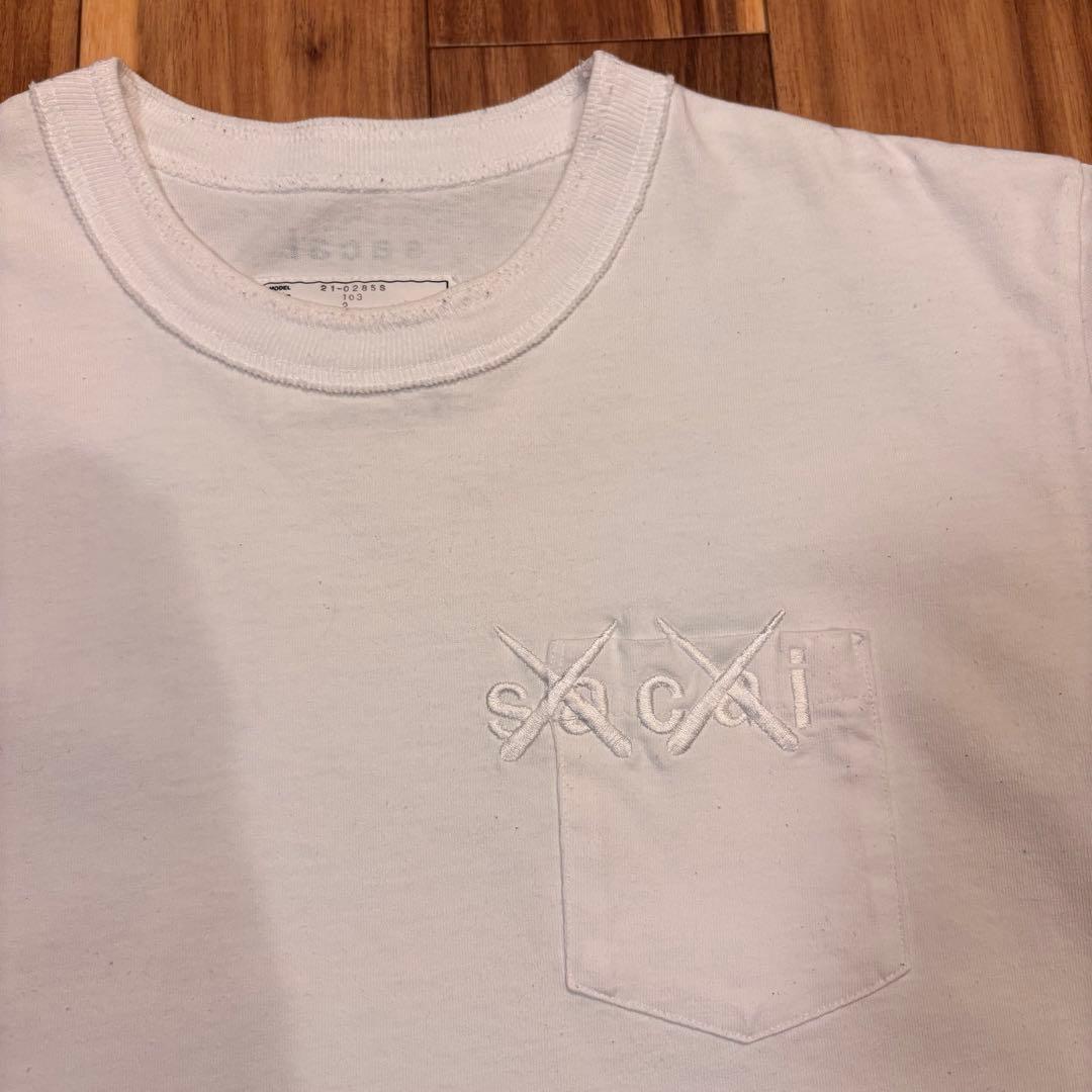 最終値下げ　sacai × kaws 2 M ホワイト Tシャツ ポケット付き