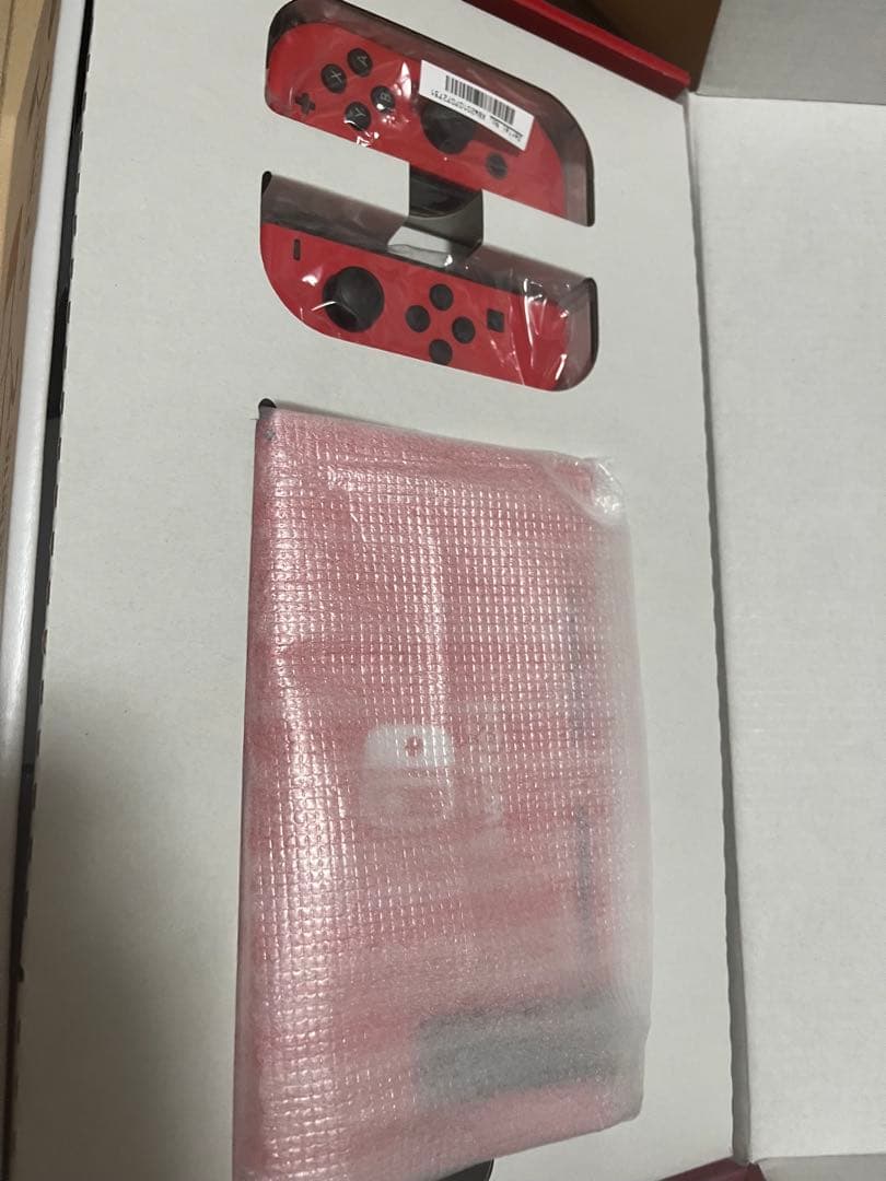 x*4様 Nintendo Switch レッド 本体と付属品