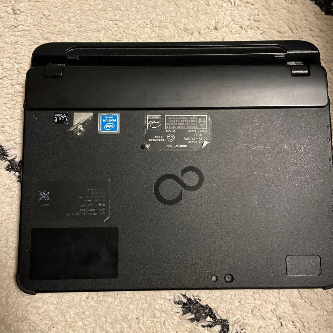 富士通 ARROWS Tab Q5010/HEG 本体