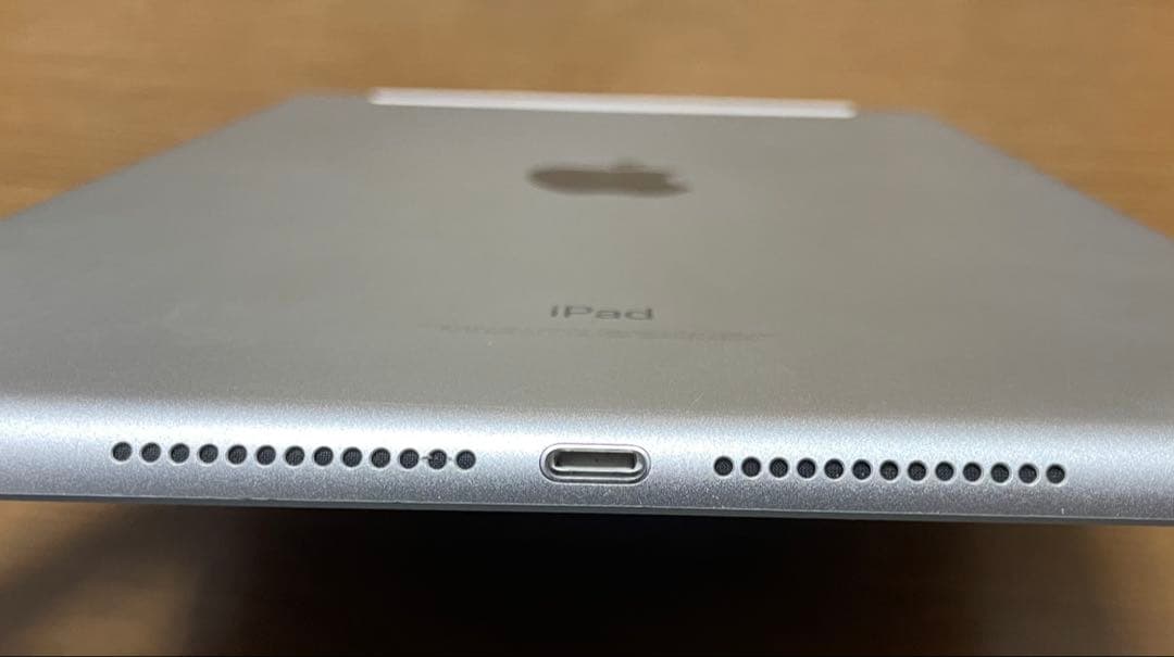 Apple iPad 第6世代 10.2インチ シルバー