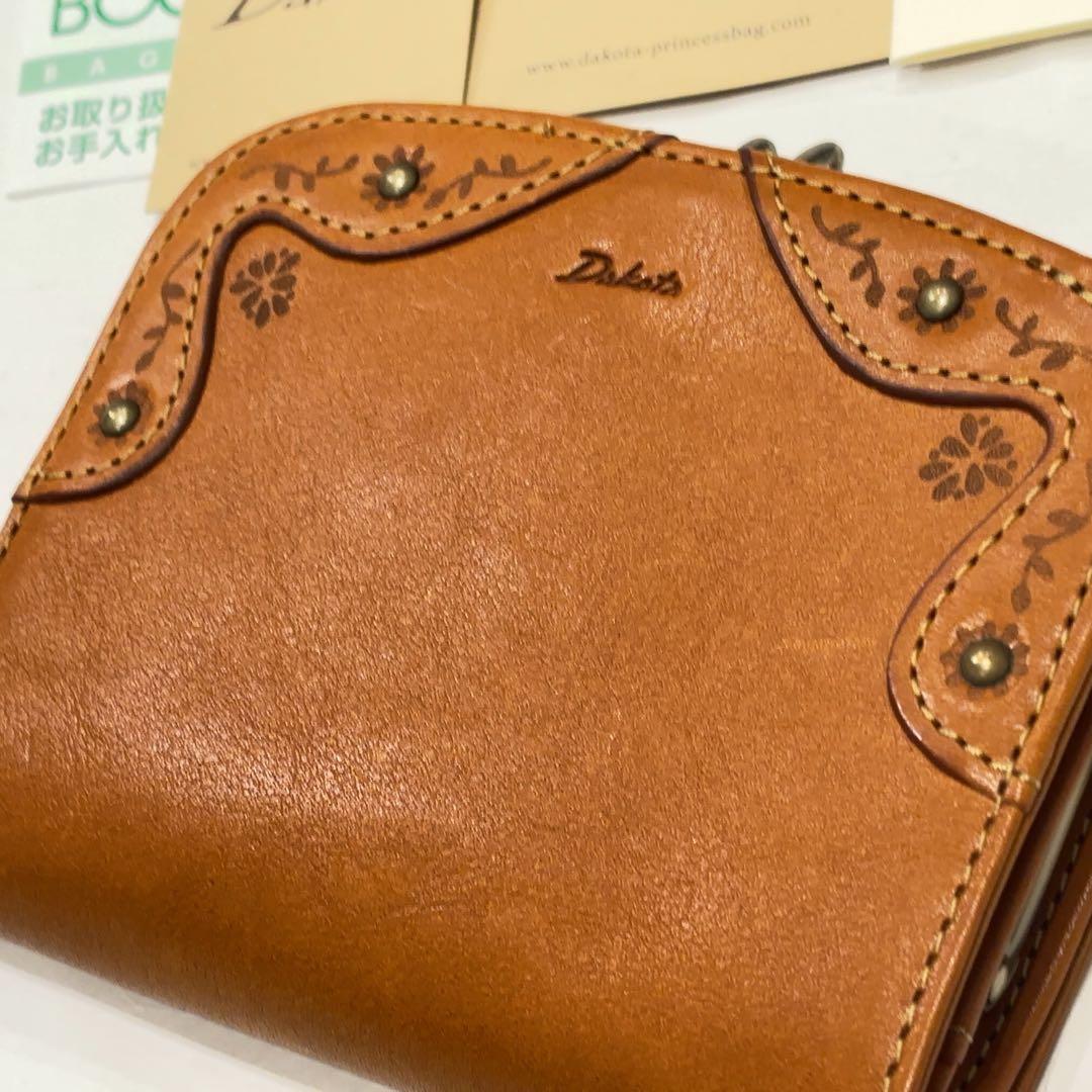 新品　ダコタ　マーゴット　二つ折り　財布　 ラウンドファスナー　レザー　がま口