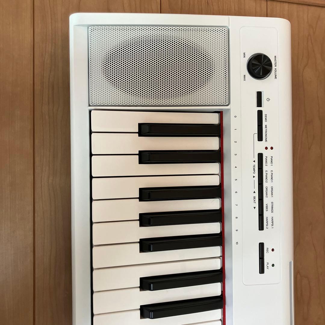 YAMAHA電子キーボードpiaggeroホワイトNP-12WH