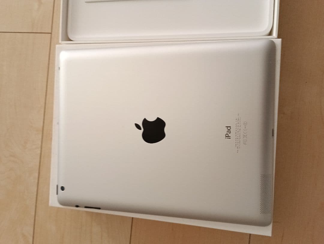 R*n様 【未使用】iPad第四世代 ホワイトWifi 純正キーボード付き
