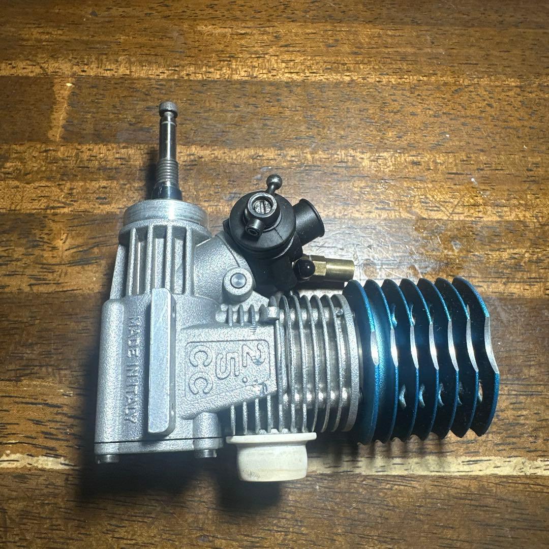 2.5cc エンジン