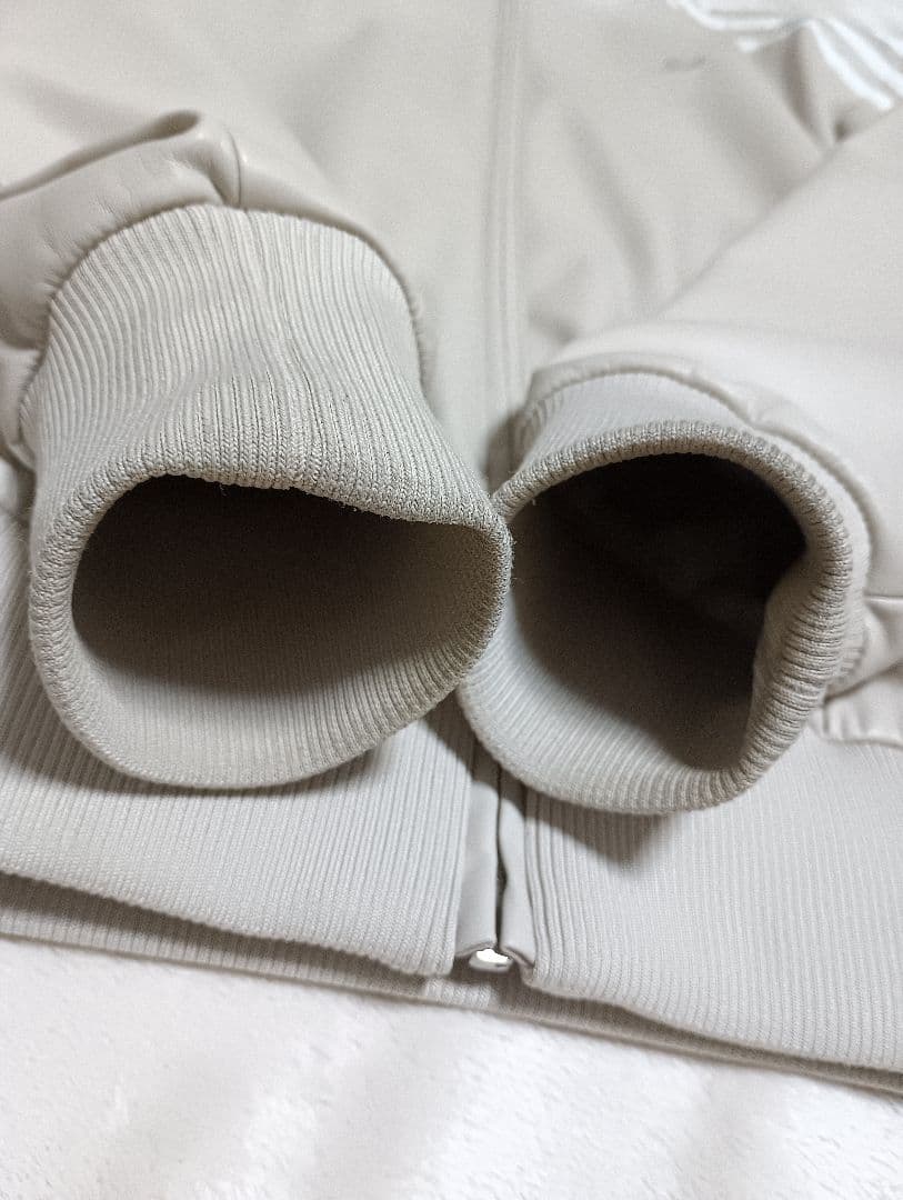 Adidas フェイクレザー ファイヤーバード ベージュIZ4036 M