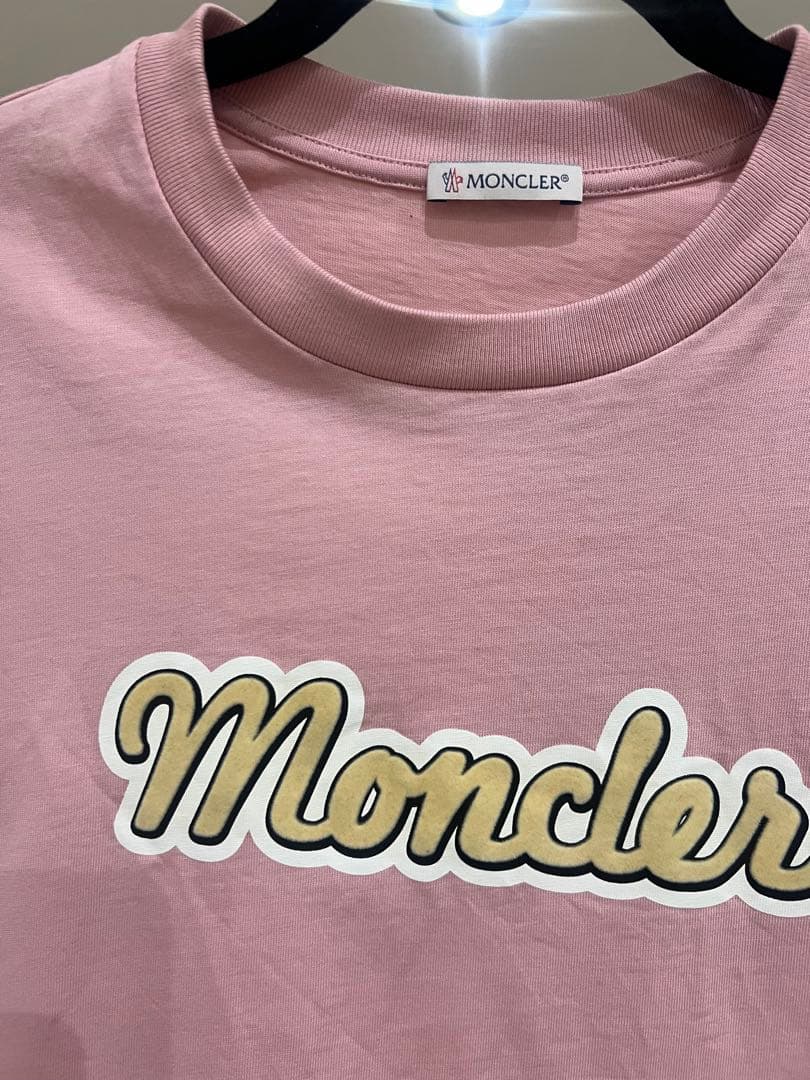 モンクレール　レディース　半袖Tシャツ　　ピンク ロゴ Sサイズ
