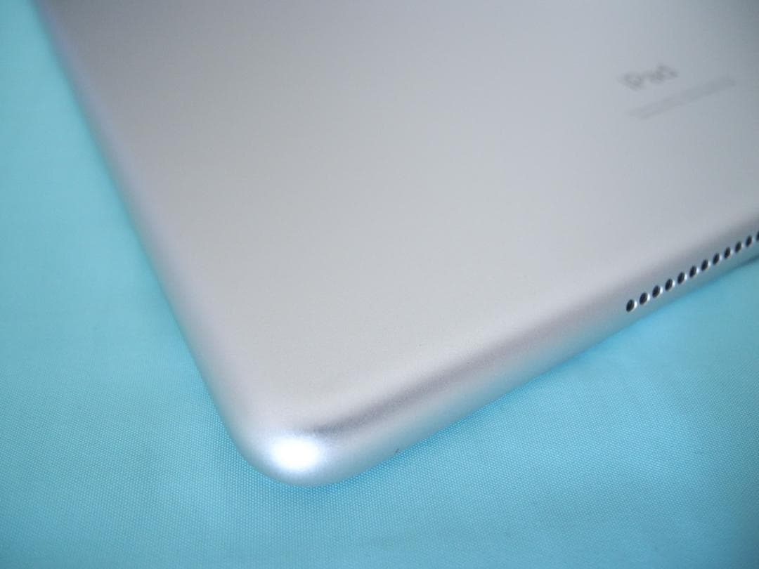 美品 第8世代iPad 新品ペン付