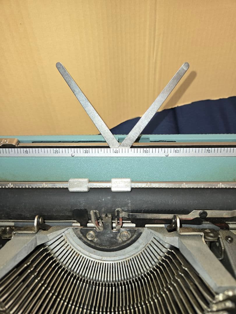 Olivetti Lettera 32 タイプライター　スペイン製