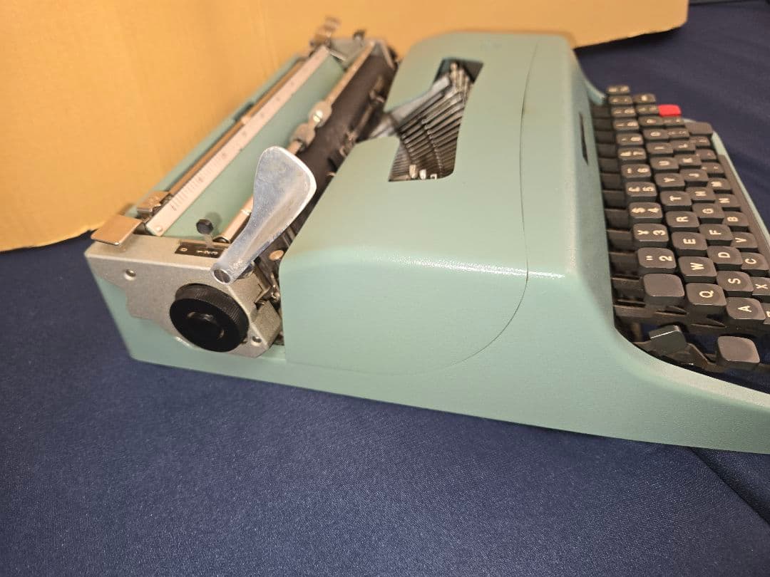 Olivetti Lettera 32 タイプライター　スペイン製