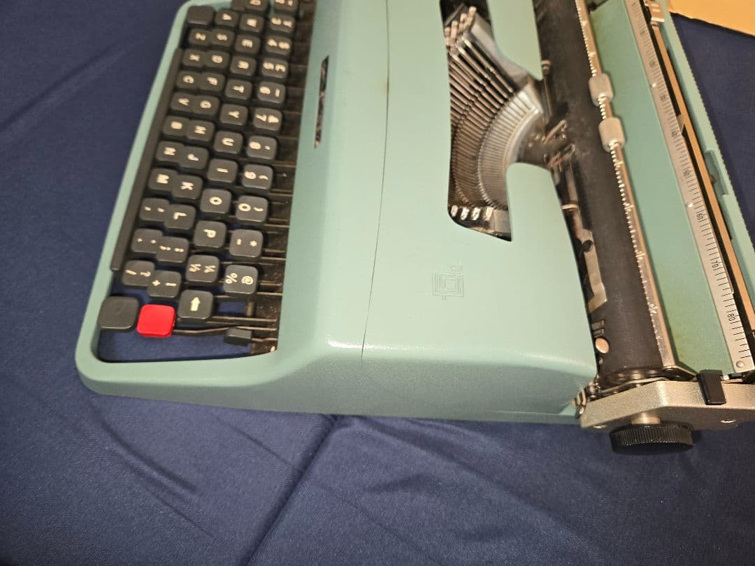 Olivetti Lettera 32 タイプライター　スペイン製