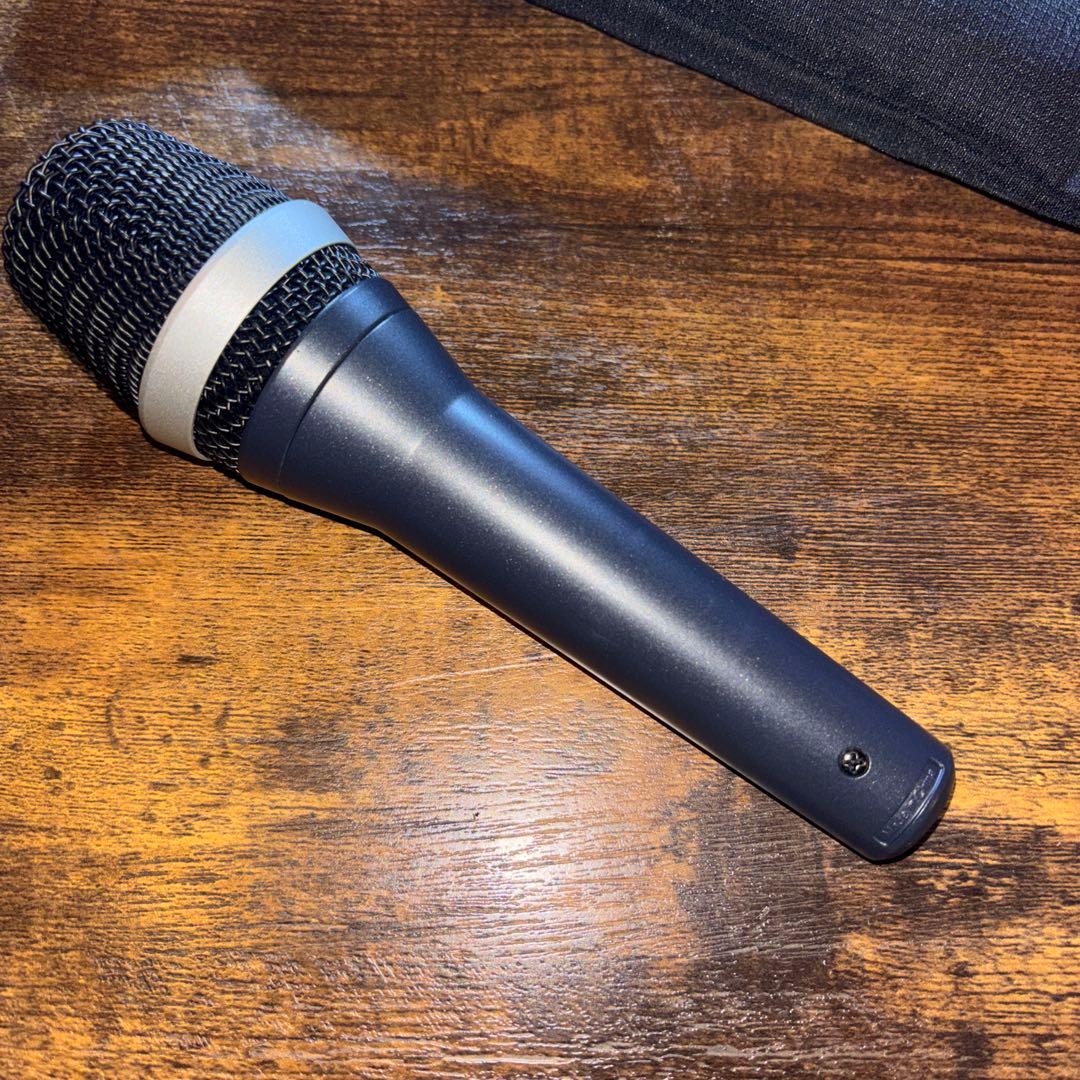 AKG D5 ダイナミックマイク 本体と付属品