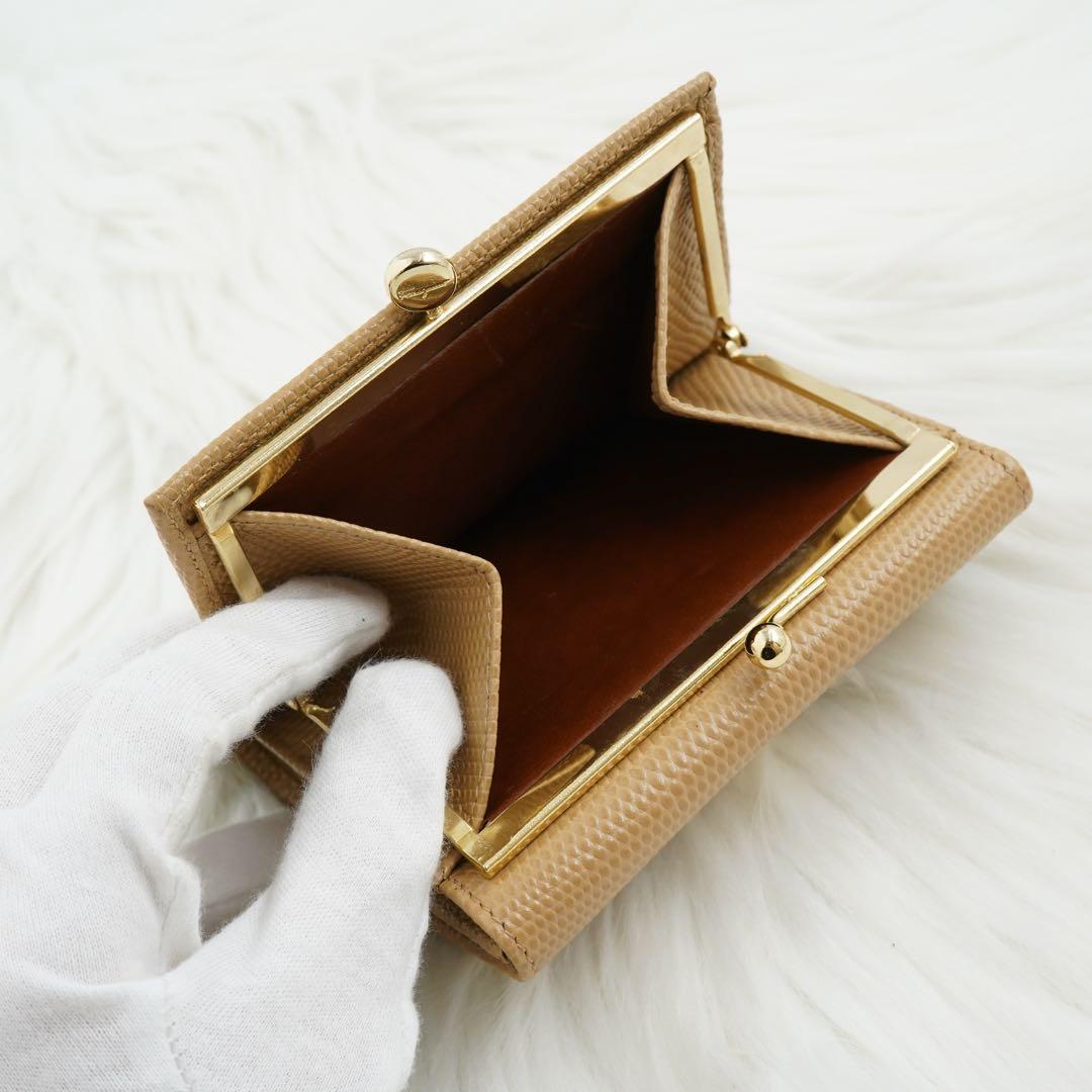 ほぼ未使用品　箱付き　Salvatore Ferragamo 折り財布　ヴァラ