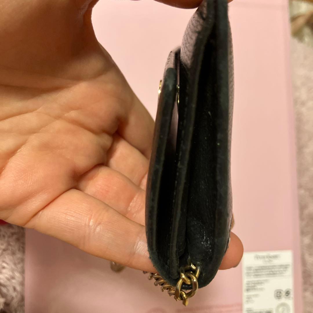 CHANEL黒 レザー 二つ折り財布 金色ロゴ付き
