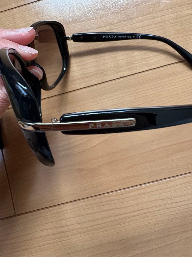 PRADA ブラック サングラス ケース付き イタリア製 レディース