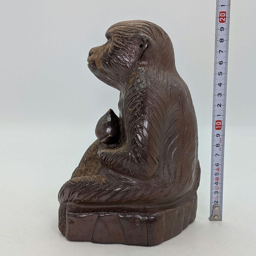 備前焼 桃持ち猿 「雅」銘 申置物 縁起物 サル 陶像 細工物 干支置物 申年