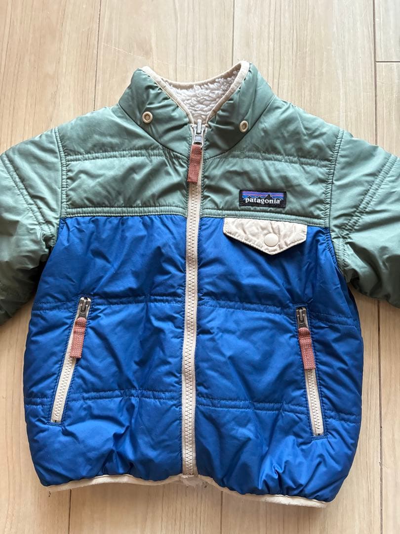 patagonia フード付きダウン　アウター　リバーシブル