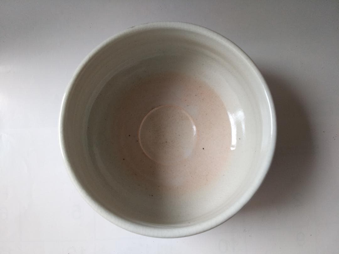 天神窯 岡本欣三 作 鉄繪 茶碗 茶道具 共箱 共布 栞 新品 未使用 です。