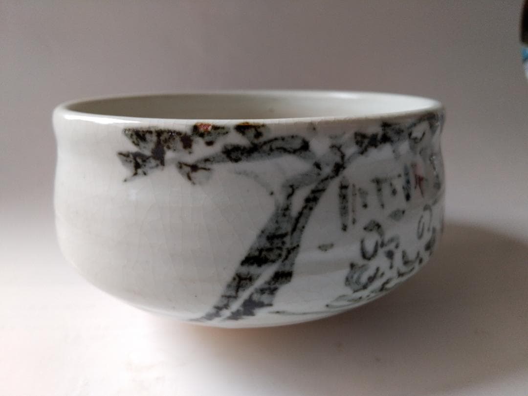 天神窯 岡本欣三 作 鉄繪 茶碗 茶道具 共箱 共布 栞 新品 未使用 です。