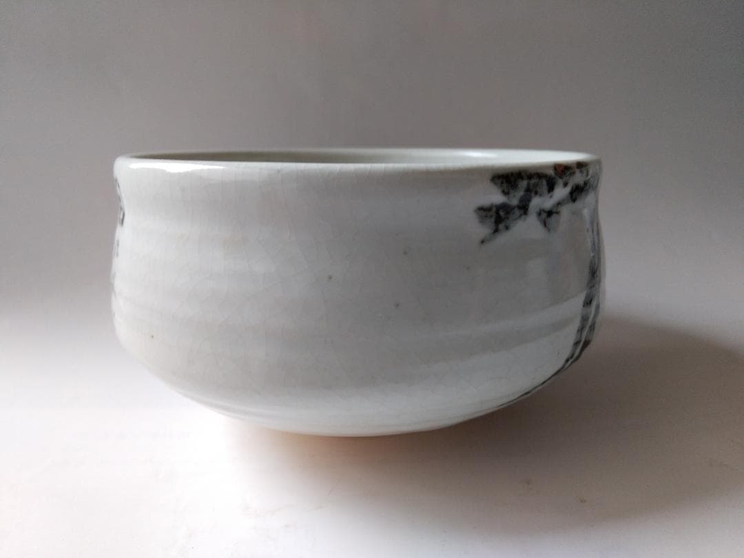 天神窯 岡本欣三 作 鉄繪 茶碗 茶道具 共箱 共布 栞 新品 未使用 です。