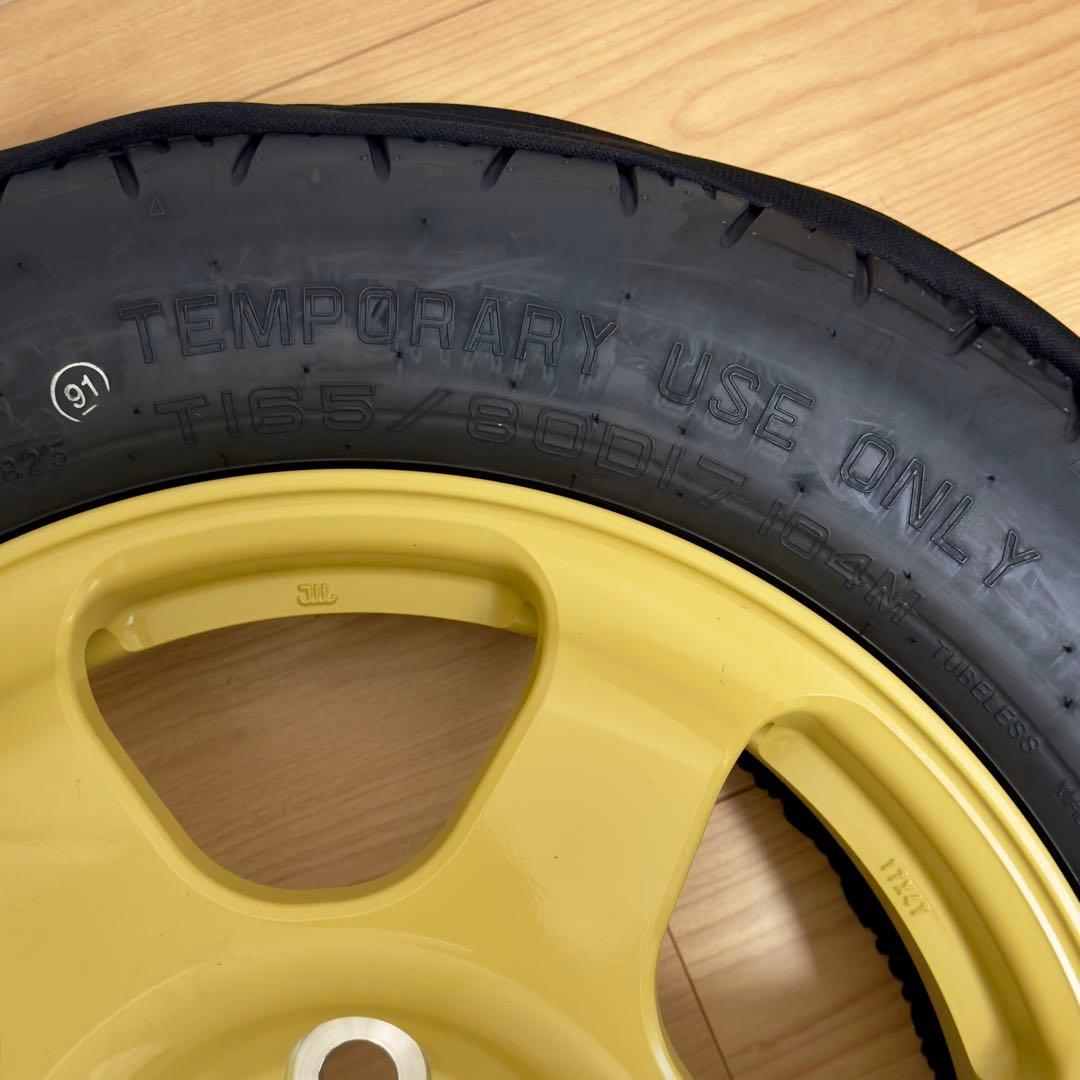 スペアタイヤ T165/80D17タイヤカバー付き