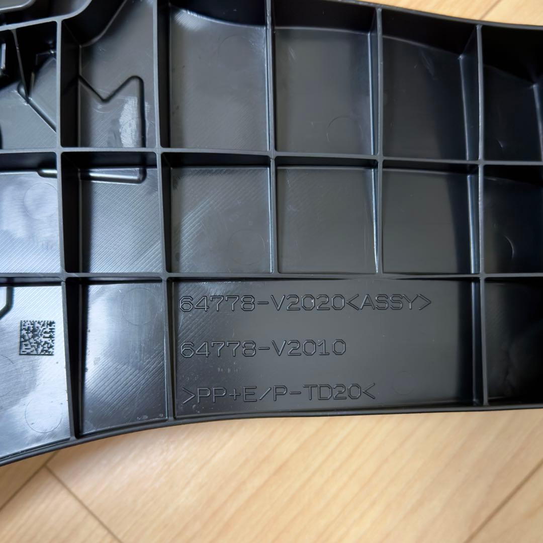スペアタイヤ T165/80D17タイヤカバー付き