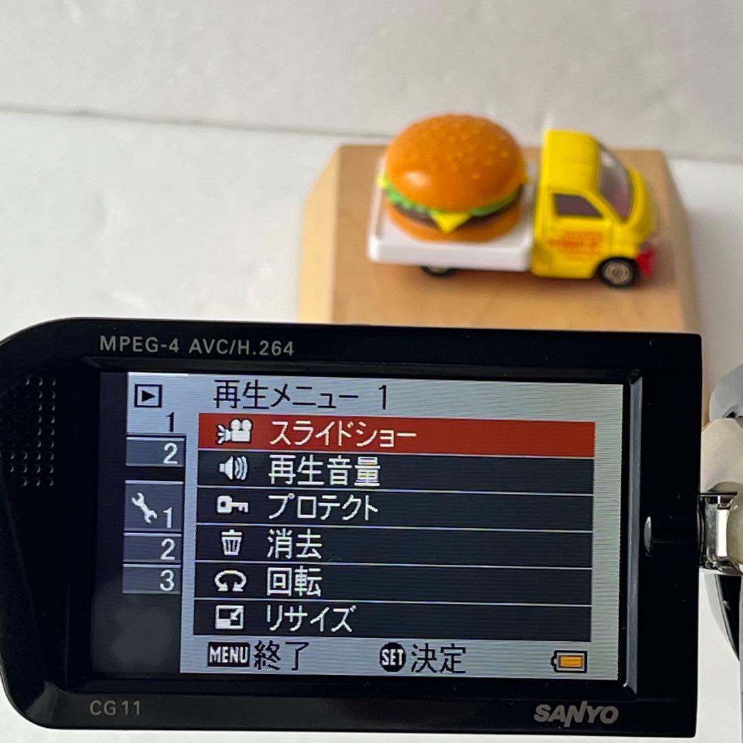 SANYOデジタルムービーカメラ　Xacti DMX-CG11ゴールド