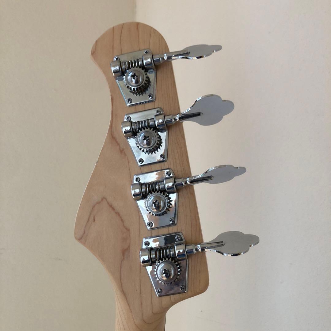 Bacchus Universe シリーズ　Jazz Bass ホワイト