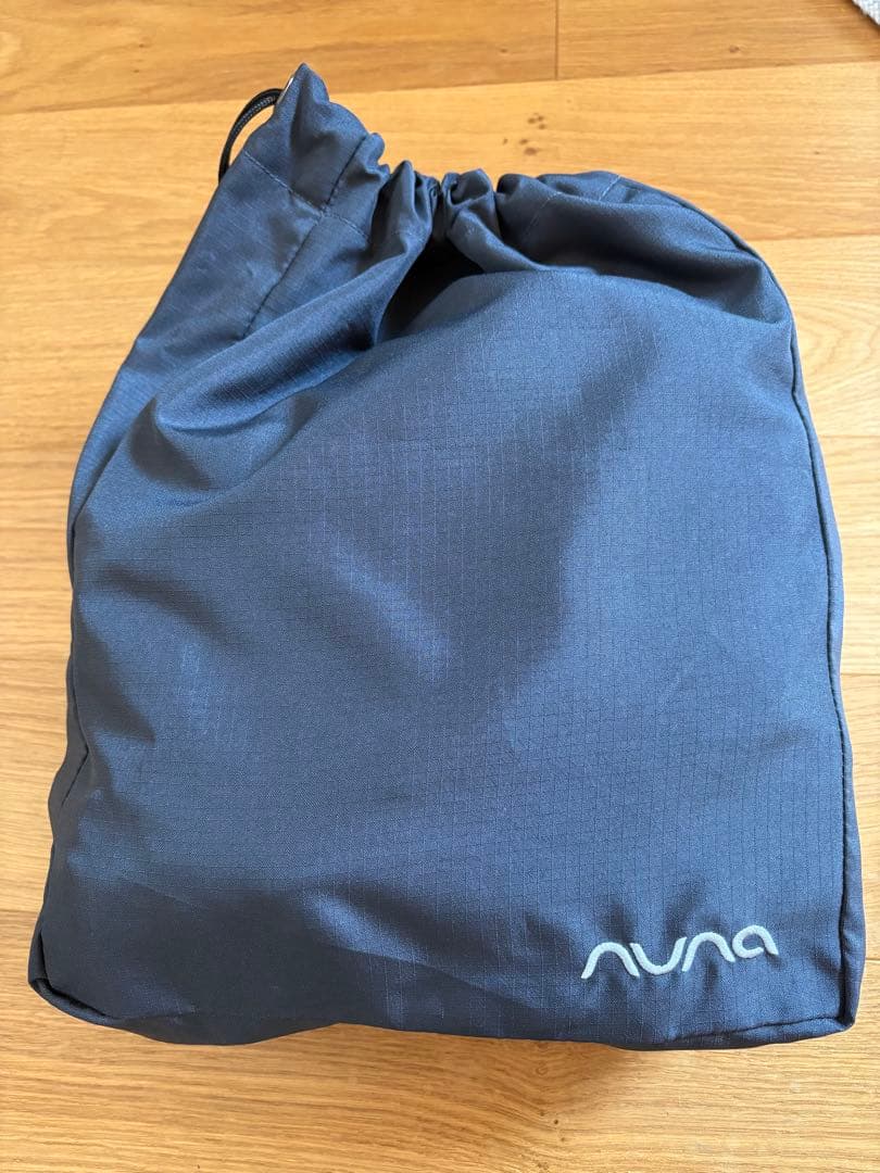 NUNA 抱っこ紐 黒 (キャビア［直営店限定］)