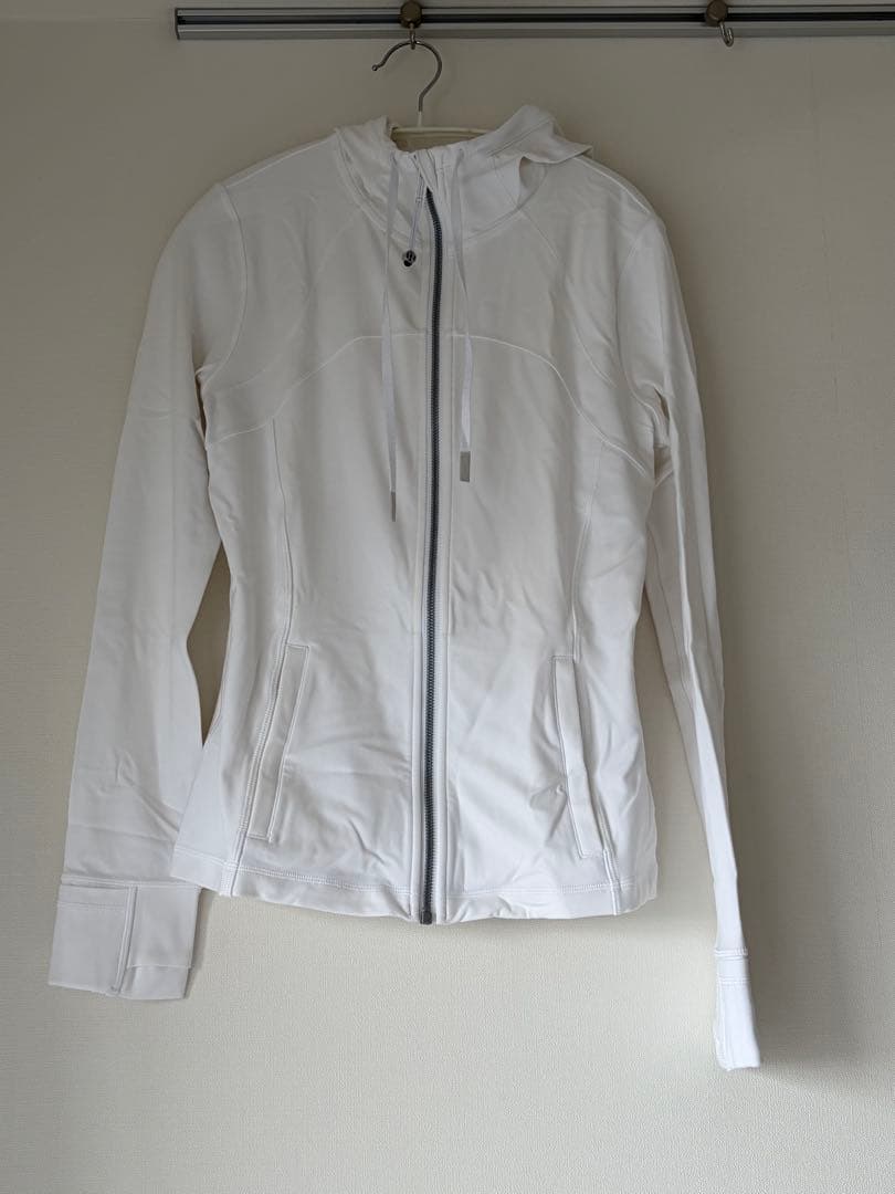 ルルレモン　フード付ジャケット　size8