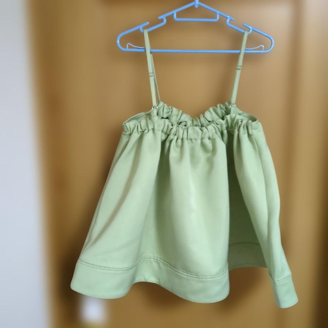 新品未使用　POPPY パフサテントップスライトグリーン
