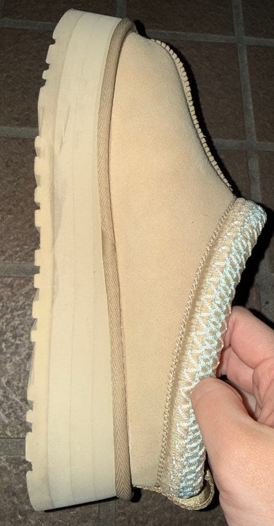 UGG ベージュ 8 Tazz シューズ