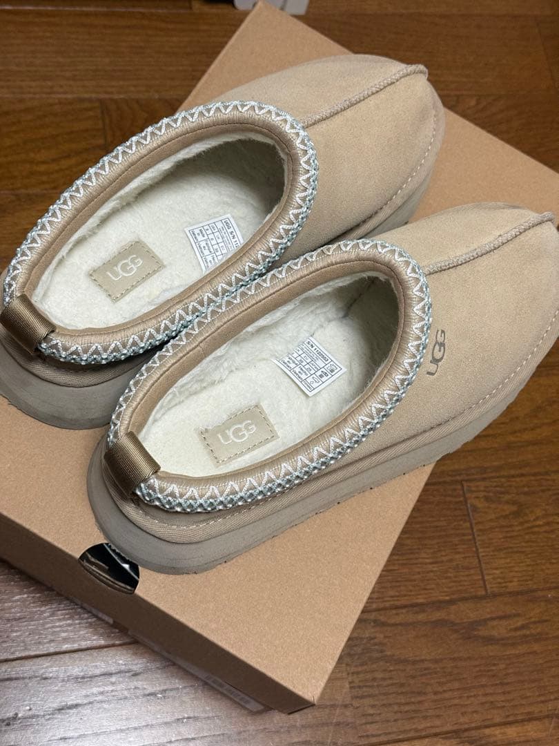 UGG ベージュ 8 Tazz シューズ
