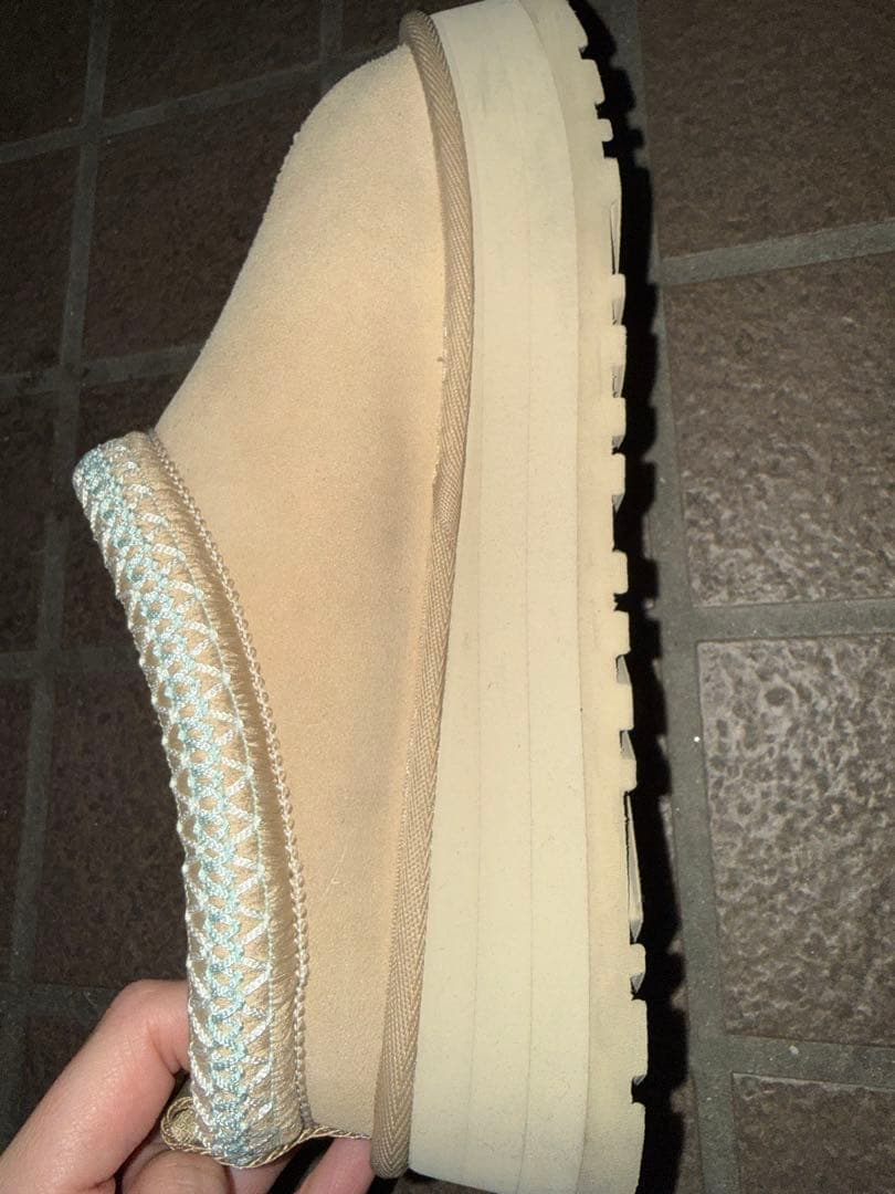 UGG ベージュ 8 Tazz シューズ