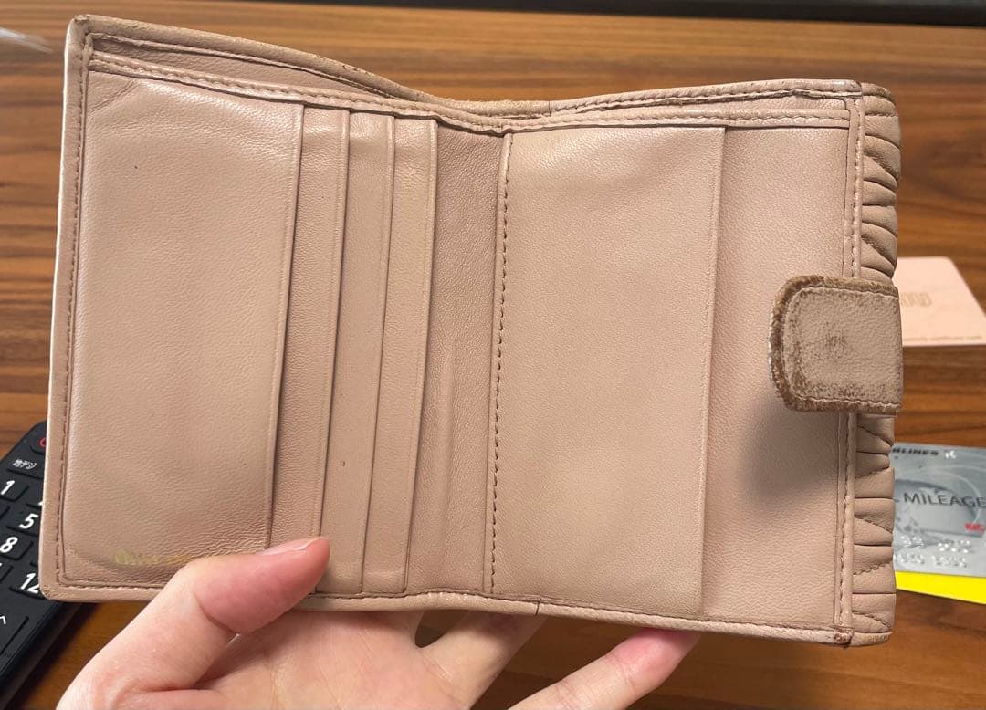 MIU MIU カメオ　マトラッセ 二つ折り財布