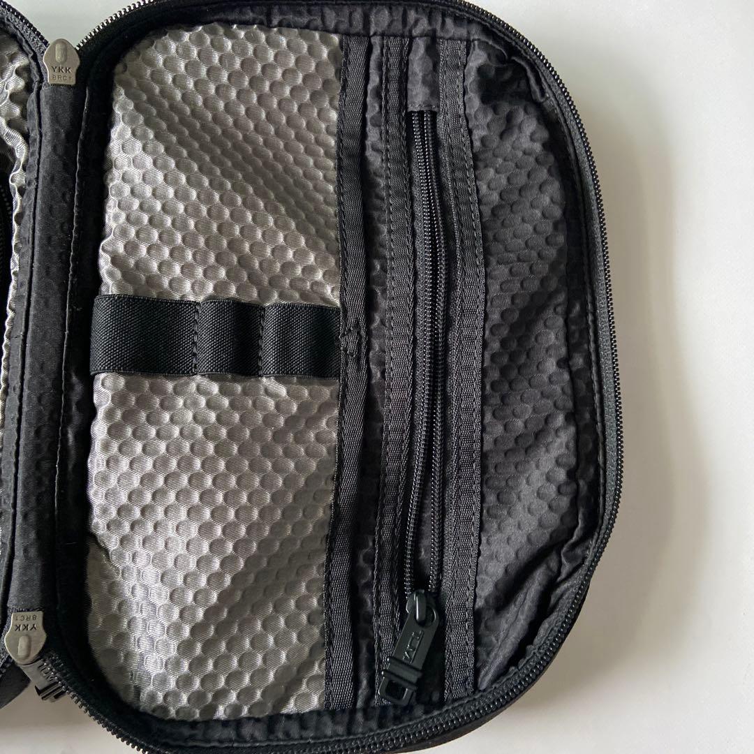 TUMI トラベルポーチ ブラック